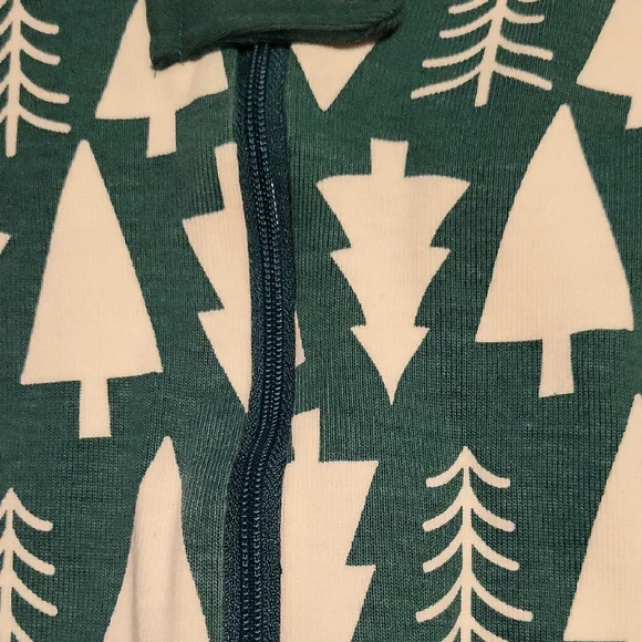 Hanna Andersson Green and White Tree Print Organic One- Piece Pajama - Picture 4 of 4